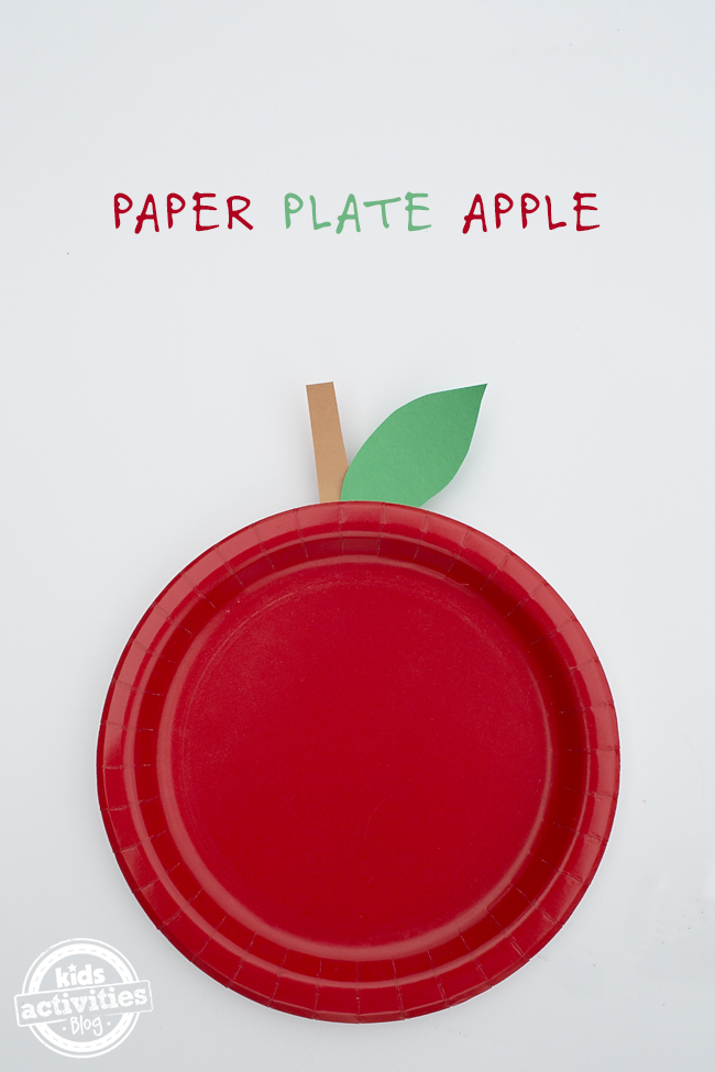 Easy Paper Plate Apple Craft for Kids - Kids will love making super easy paper plate apples for fall! Perfect for toddlers and preschoolers!