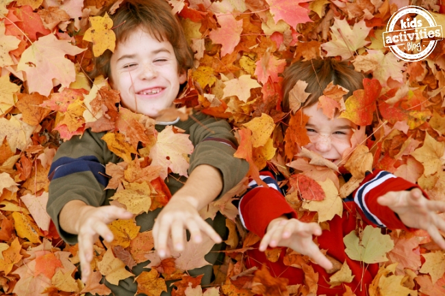 fall bucket list - 50 activities to do with your kids this autumn