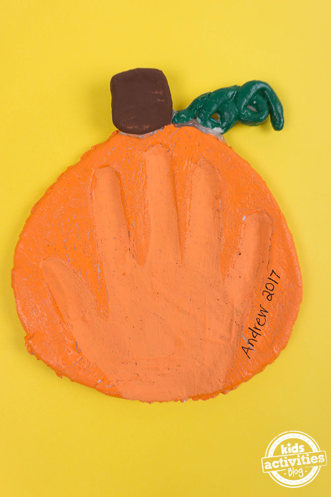 cute pumpkin handprint craft