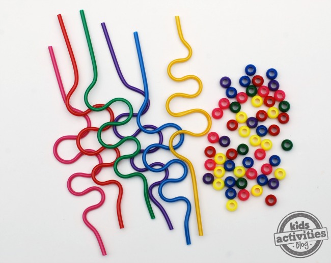 This Silly Straw Bead Threading Busy Bag is a great way for preschoolers to practice sorting by color and work on fine motor skills at the same time.