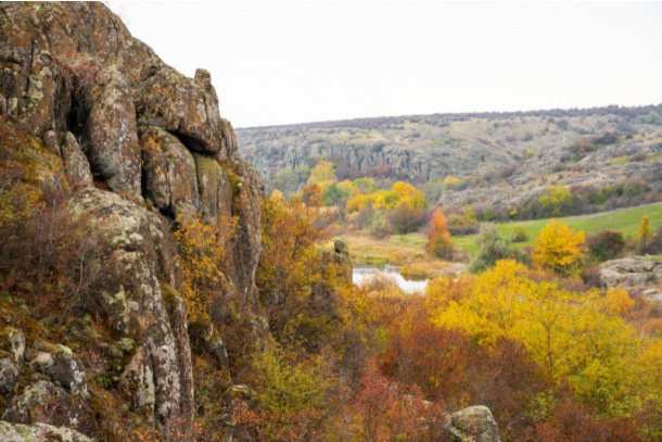 Find a big rock on nature scavenger hunt for kids - Kids Activities Blog