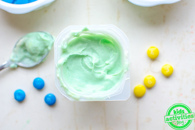 color mixing snack steps - stir colors together until the combined color appears...GREEN!