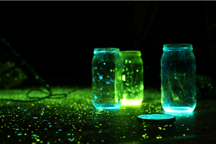 Glow Powder around and inside of jars in the dark - Kids Activities Blog