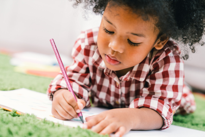 Young Child holding pencil correctly - Kids Activities Blog