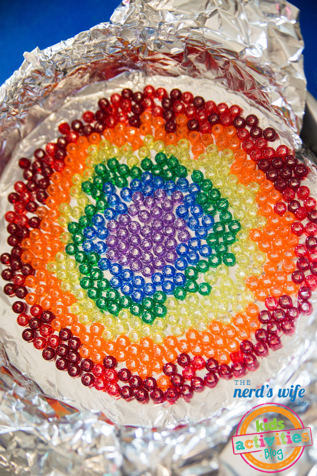 Melted Bead Suncatchers Rainbow Pattern - pony beads in a circle with rainbow colors on foil