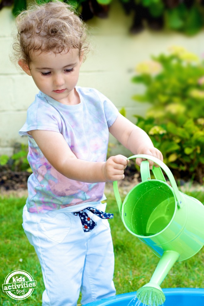 20 Easy Toddler Water Play Ideas